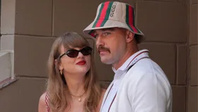 We Can&rsquo;t Stop Giggling At Travis Kelce&rsquo;s Reaction To Taylor Swift&rsquo;s &lsquo;Wood&rsquo;