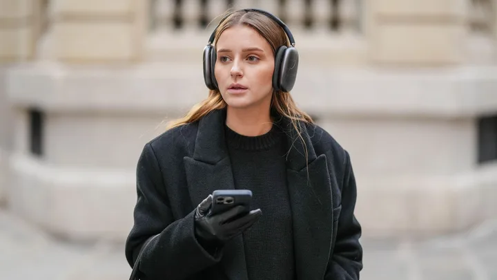 Girl wears apple airpod headphones