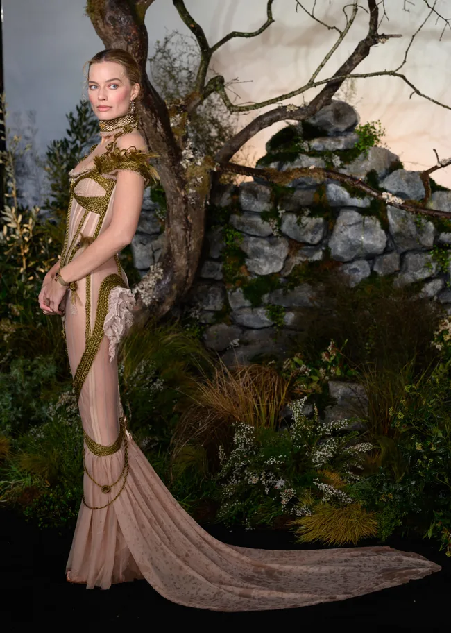 wuthering heights press tour looks margot robbie