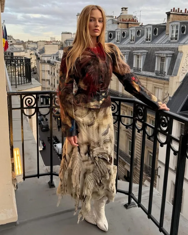 wuthering heights press tour looks margot robbie
