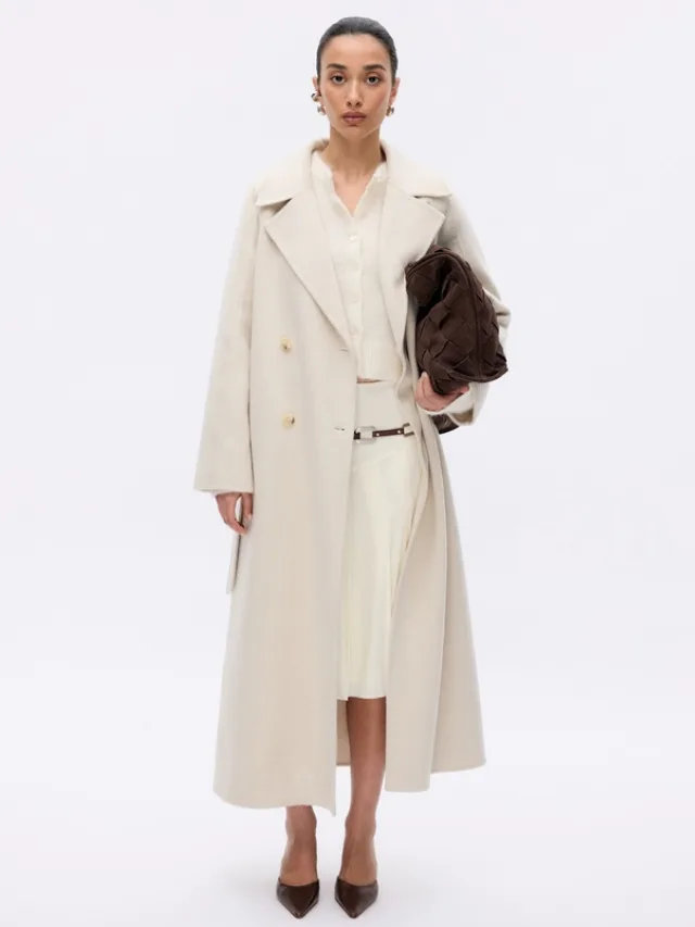 Best Winter Coats_marie claire_MINIMA ESENCIALES
Lian Oversized Wool Trench Coat
