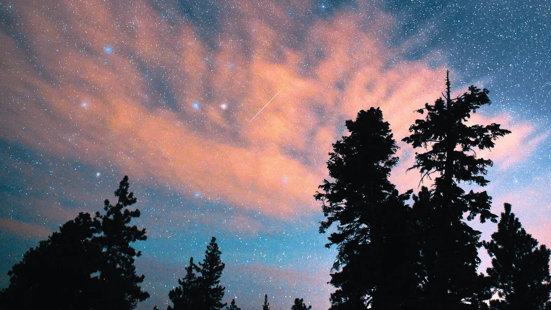 When & Where To See Australia’s Lyrid Meteor Shower This Week