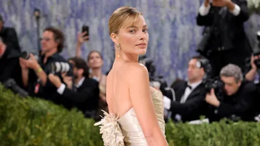 Chanel Margot Robbie red carpet