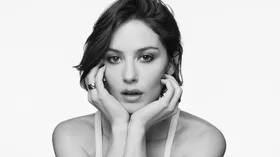 Gracie Abrams Is The Face Of Chanel&rsquo;s New Coco Mademoiselle Crush Absolu Fragrance Drop