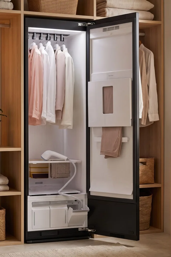 LG TrueSteam™ Styler with Built-in HandySteamer