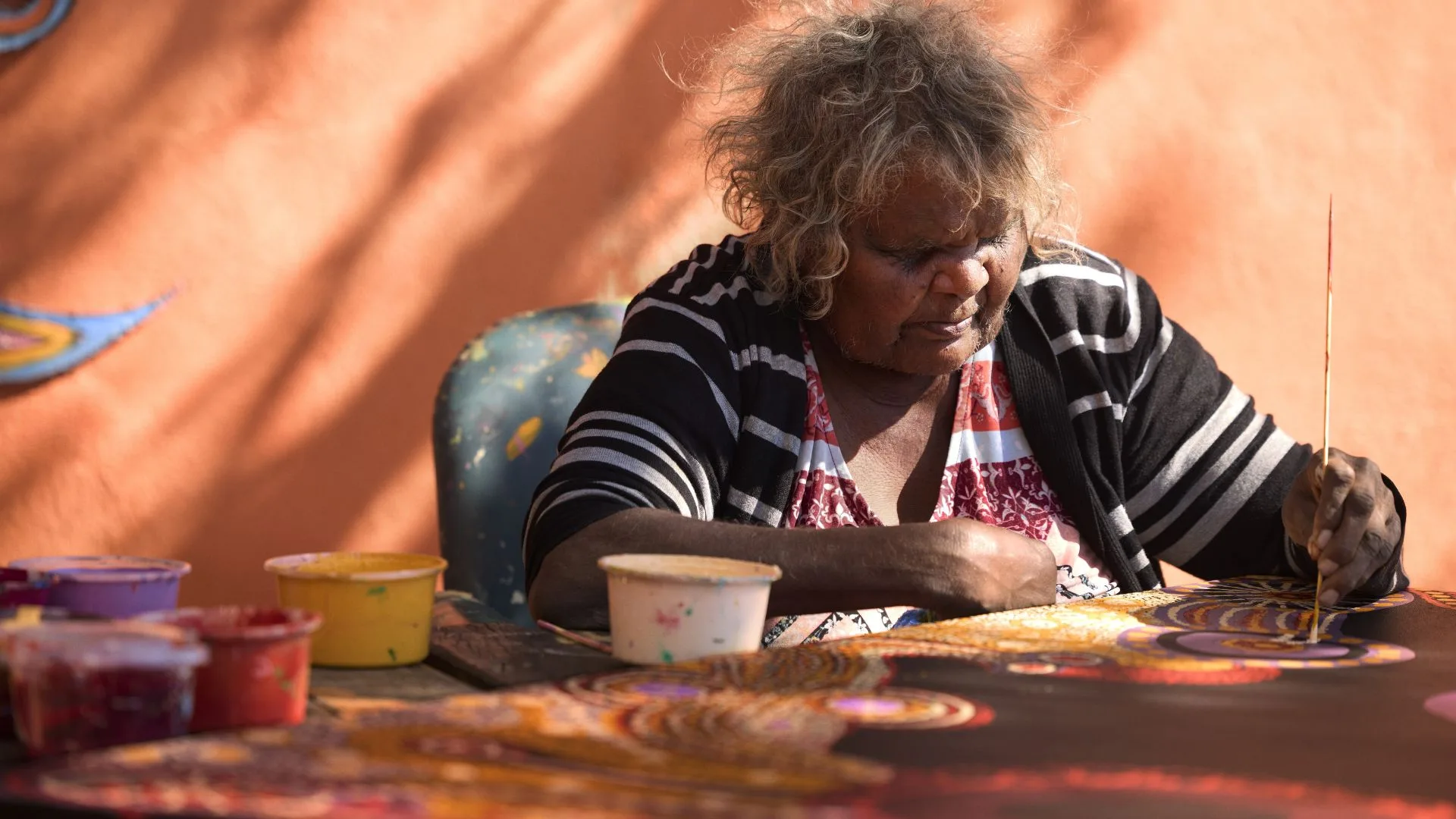 Atipalku Intjalki painting in Ernabella on APY Lands