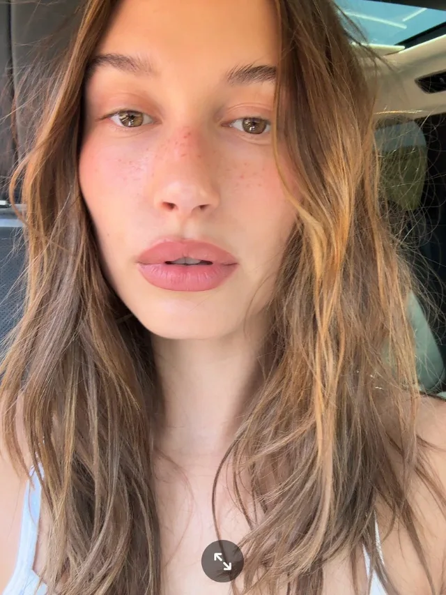 hailey bieber lo-fi hair