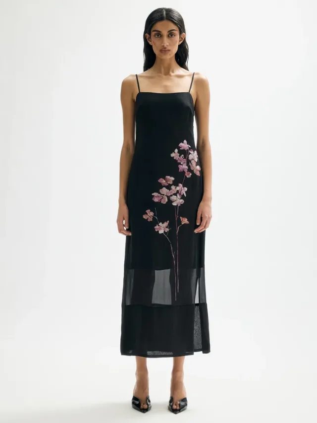 MINIMA ESENCIALES
Althea Floral Midi Dress