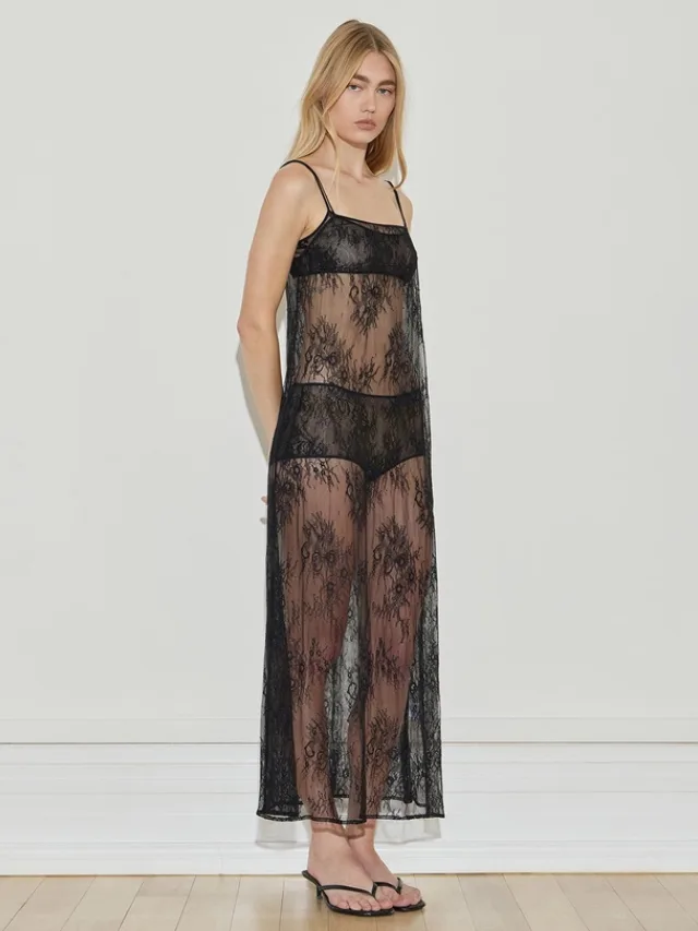 MAISON ESSENTIELE
Core Lace Maxi Dress