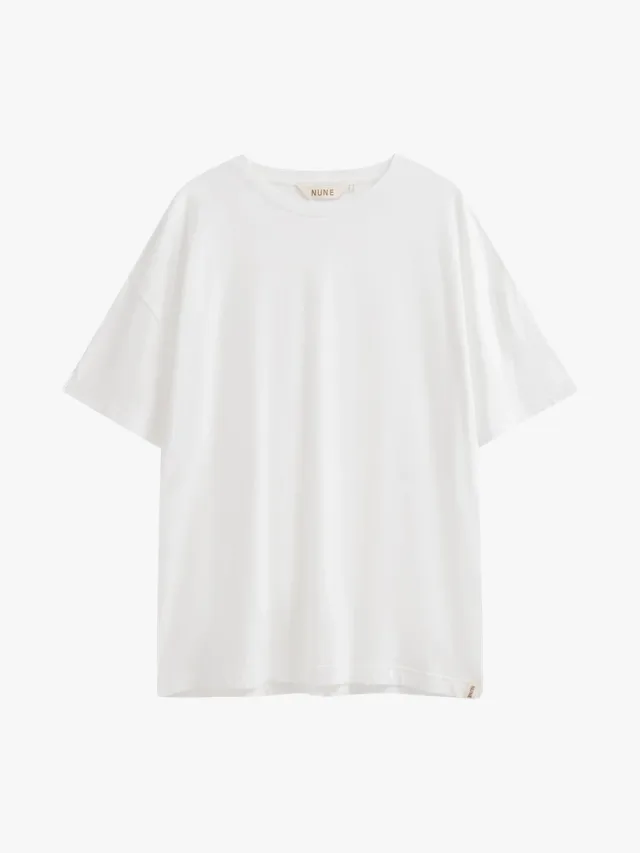 NUNE APPAREL
Oversized Tee