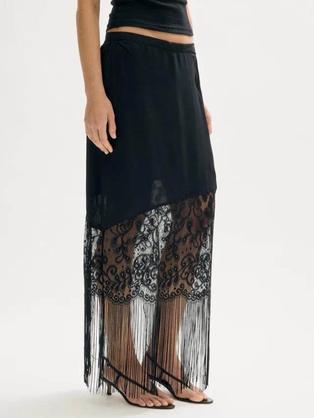 MINIMA ESENCIALES
Pia Fringe Lace Midi Skirt
