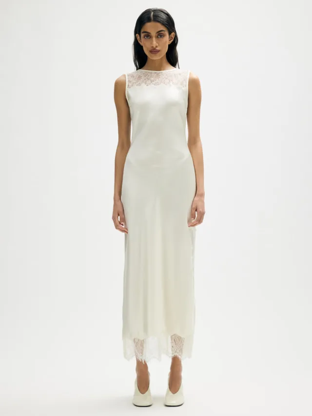 MINIMA ESENCIALES
Aisla Lace Midi Dress