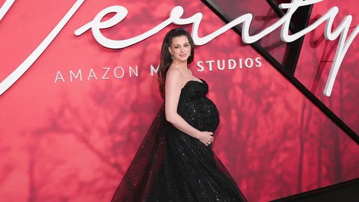 Anne Hathaway’s Pregnancy Skincare Routine Includes This Cult New Zealand Body Oil