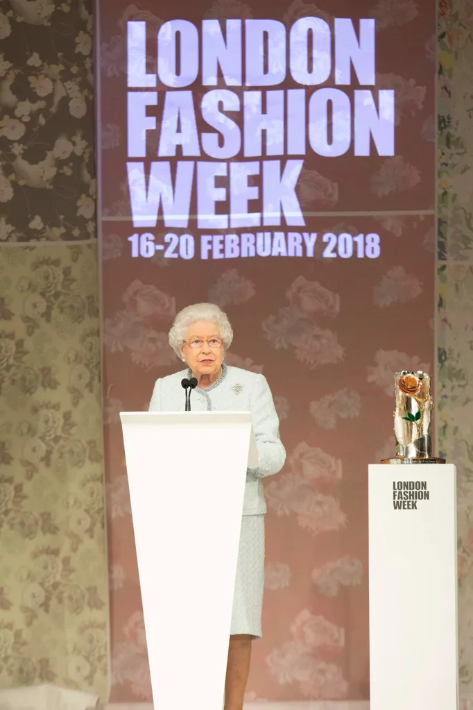 Queen-Elizabeth-London-Fashion-Week