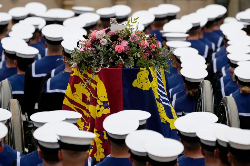 queen-elizabeth-ii-funeral-flowers