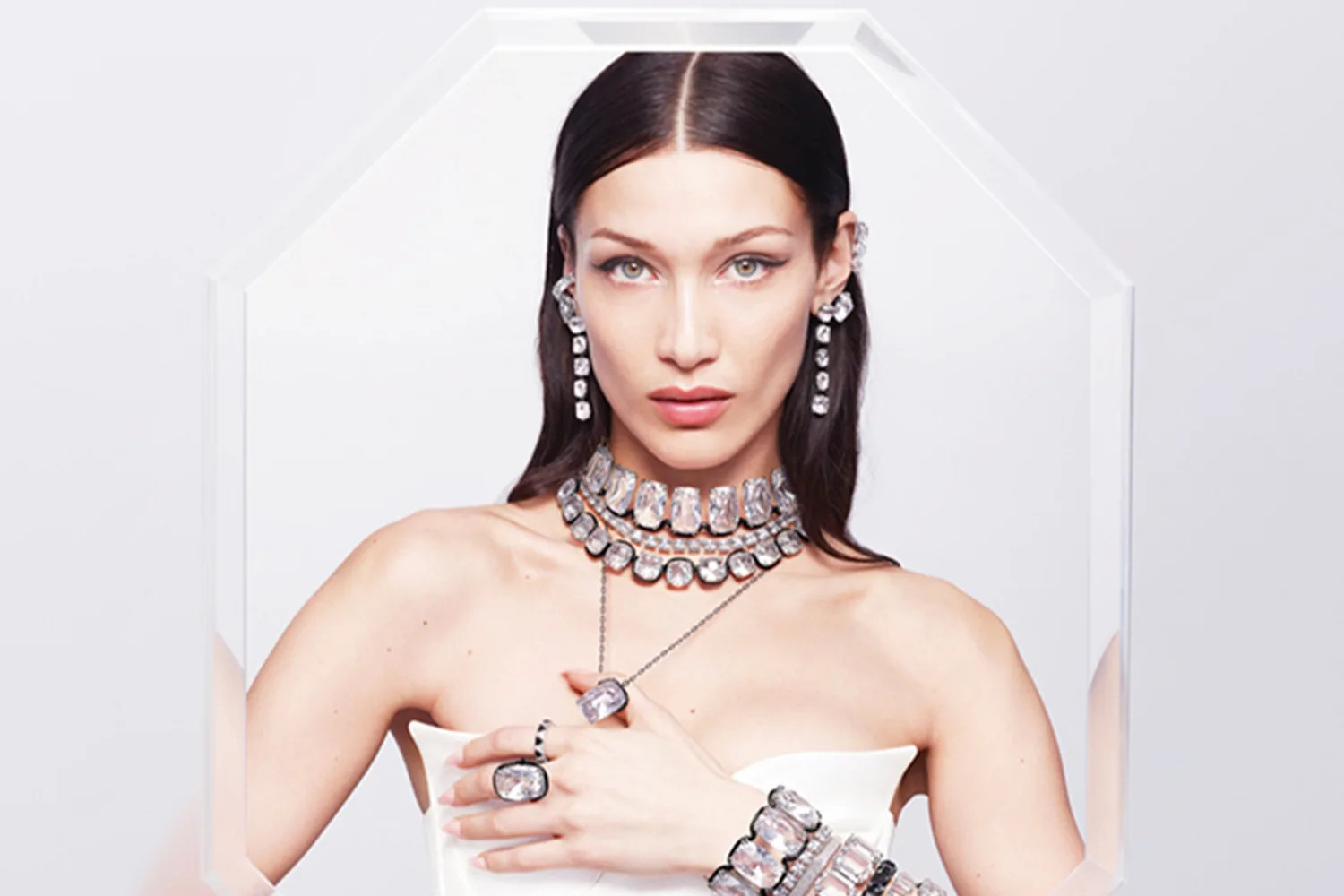 Bella Hadid Just Made A Case For Old Hollywood Glam