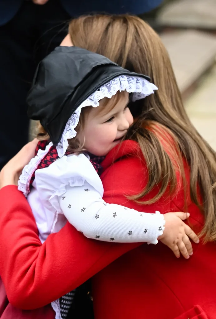 kate-middleton-baby-hug