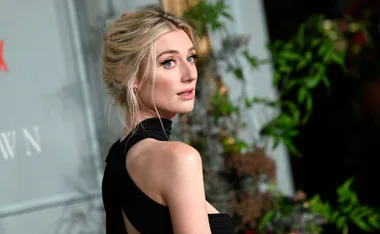Elizabeth Debicki Pays Sartorial Tribute To Princess Diana At ‘The Crown’ Premiere