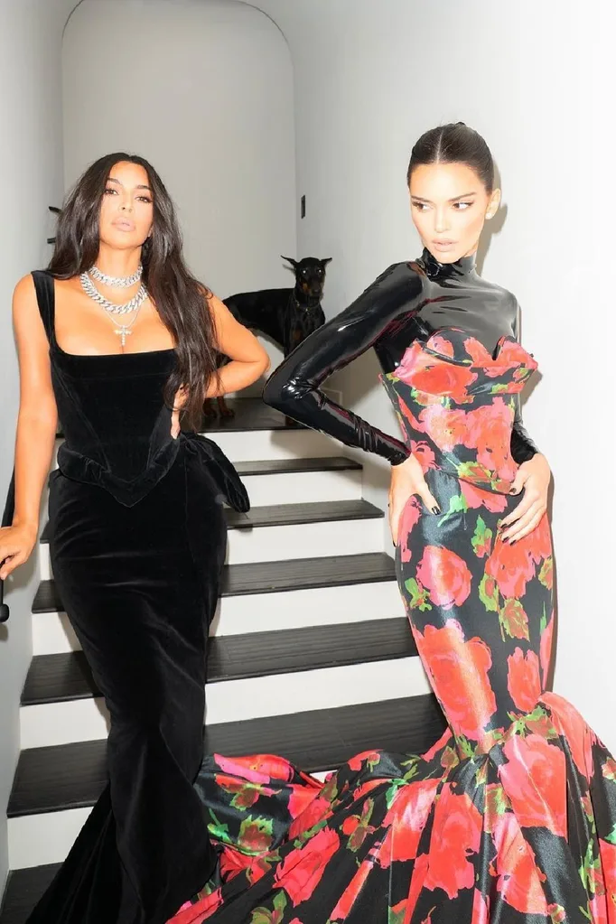 Kendall-Jenner-Kim-Kardashian