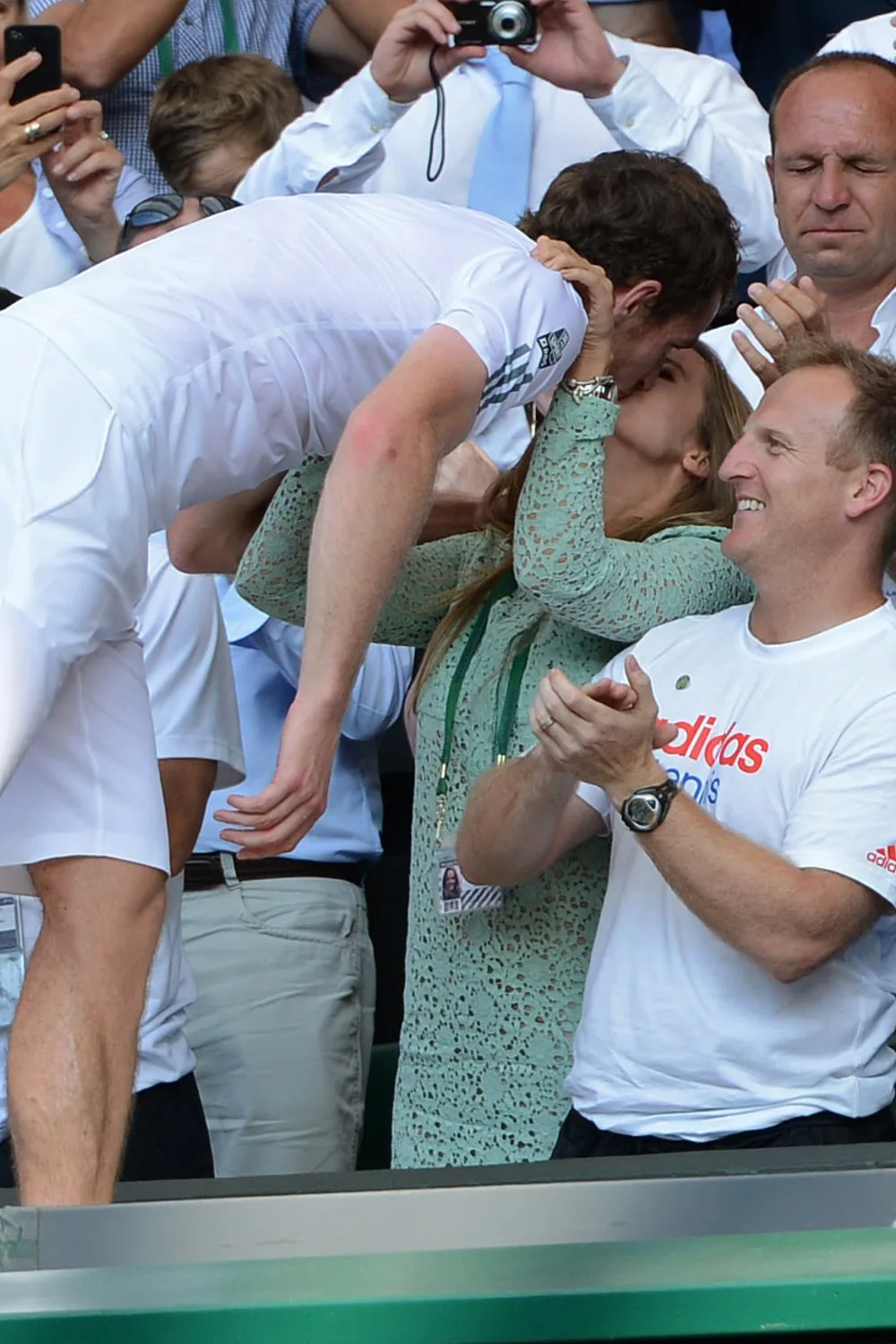 Kim Sears and Andy Murray share a kiss at Wimbeldon 2013.