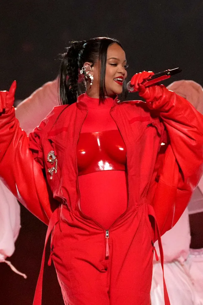 rihanna-halftime-show-super-bowl-baby