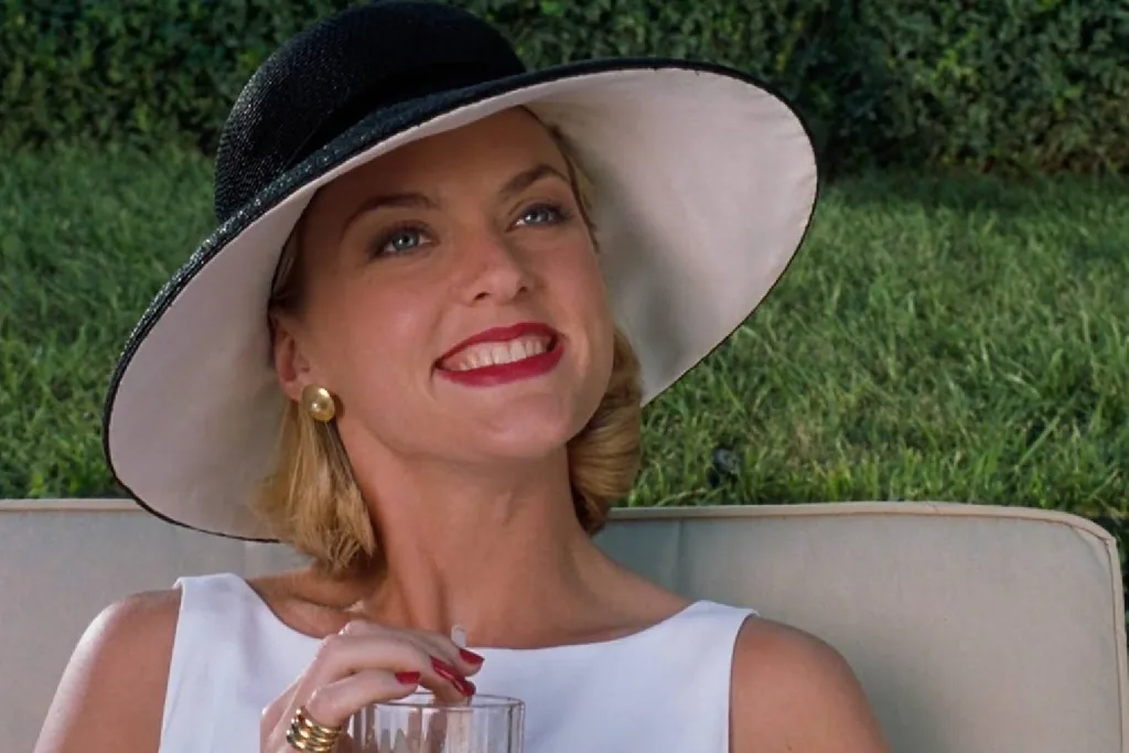 Elaine Hendrix in The Parent Trap