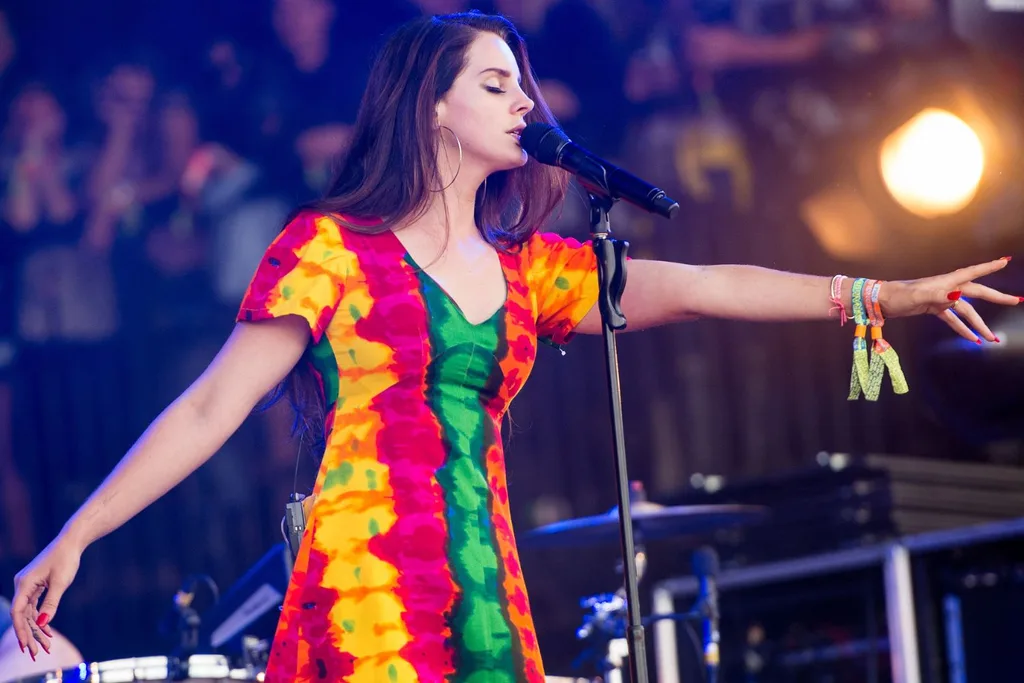 lana-del-rey-glastonbury-2014