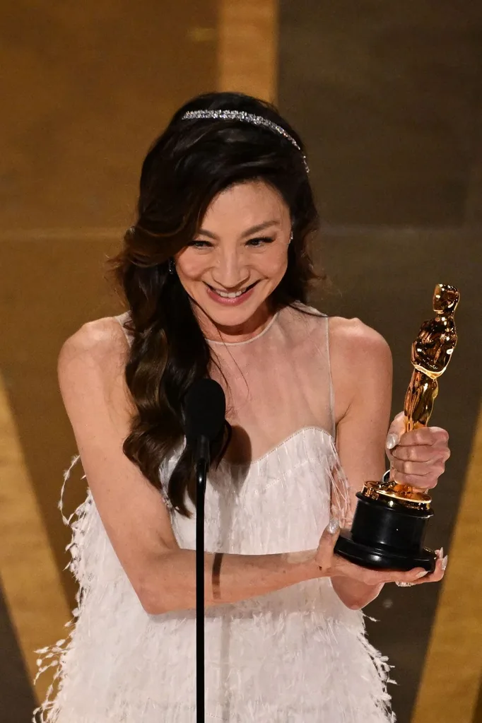 michelle-yeoh-best-actress-oscars