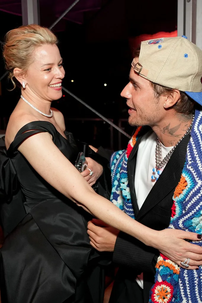 elizabeth-banks-justin-bieber-Vanity-fair-oscar-party