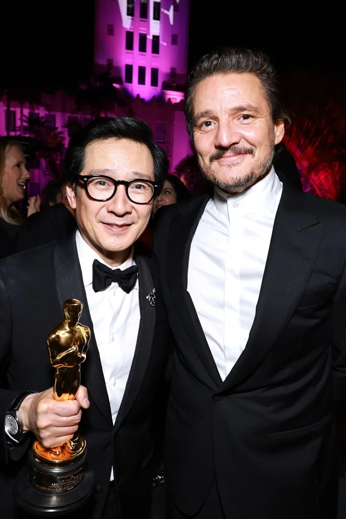 ke-huy-quan-pedro-pascal-Vanity-fair-oscar-party