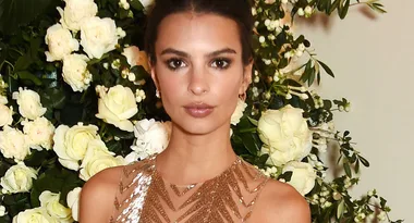 Emily Ratajkowski Looks Unrecognisable With Rose Gold Hair