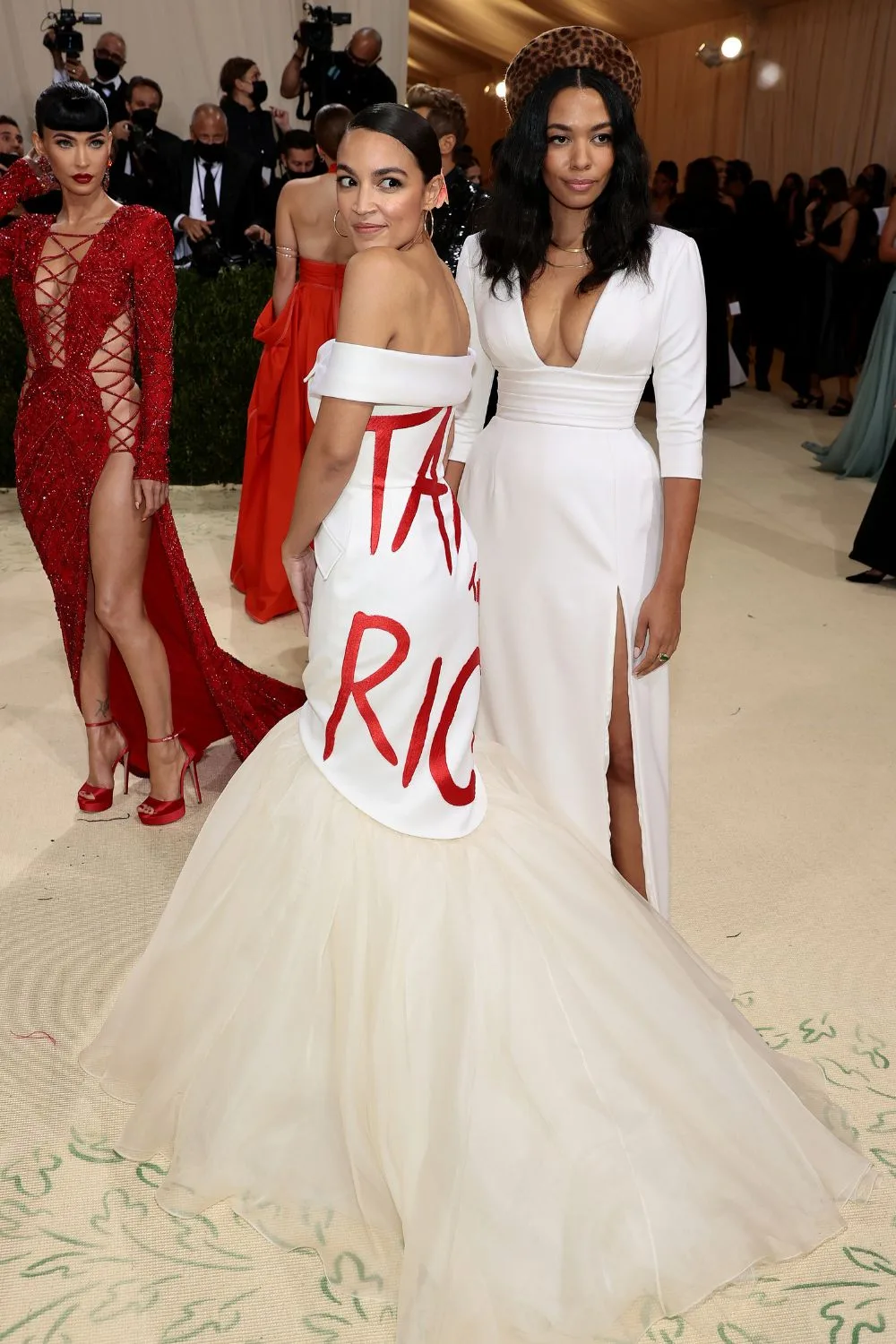 alexandria-ocasio-cortez-met-gala