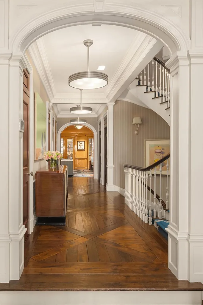 devil-wears-prada-townhouse-for-sale-foyer