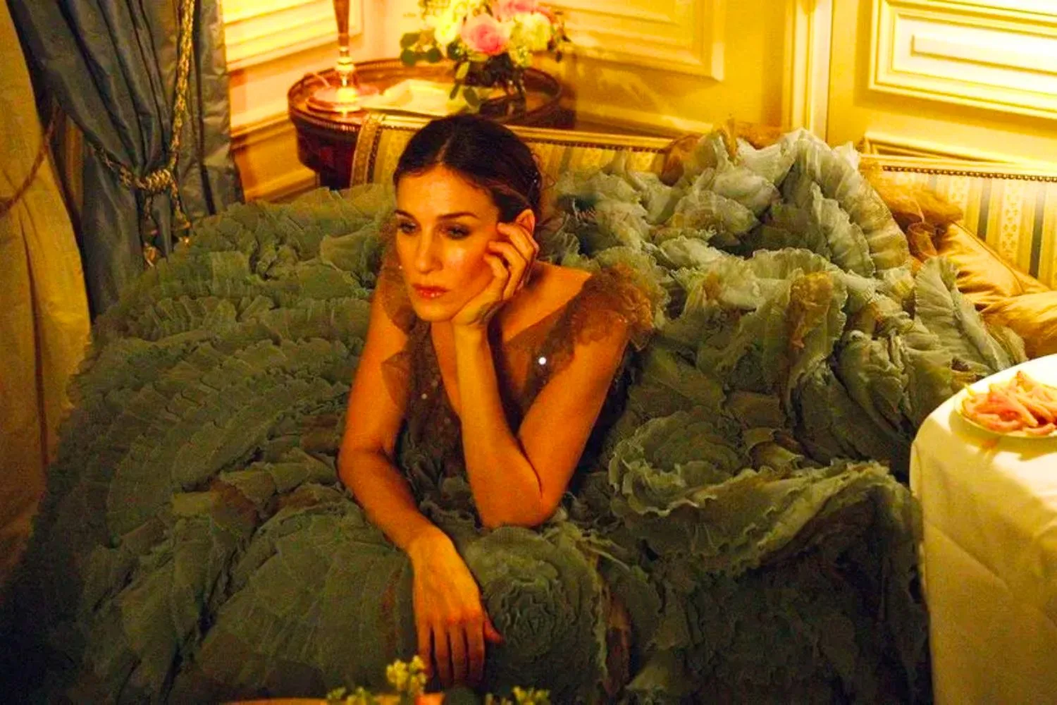 10 Of Carrie Bradshaw's Best 'Sex And The City' Outfits 10 Of Carrie Bradshaw's Best 'Sex And The City' Outfits