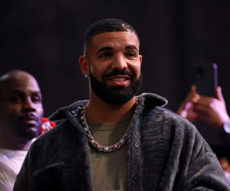 celebrities-hit-with-things-on-stage
