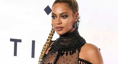 Beyonce Just Wore The Most Spectacular Dress… Made Out Of Beads