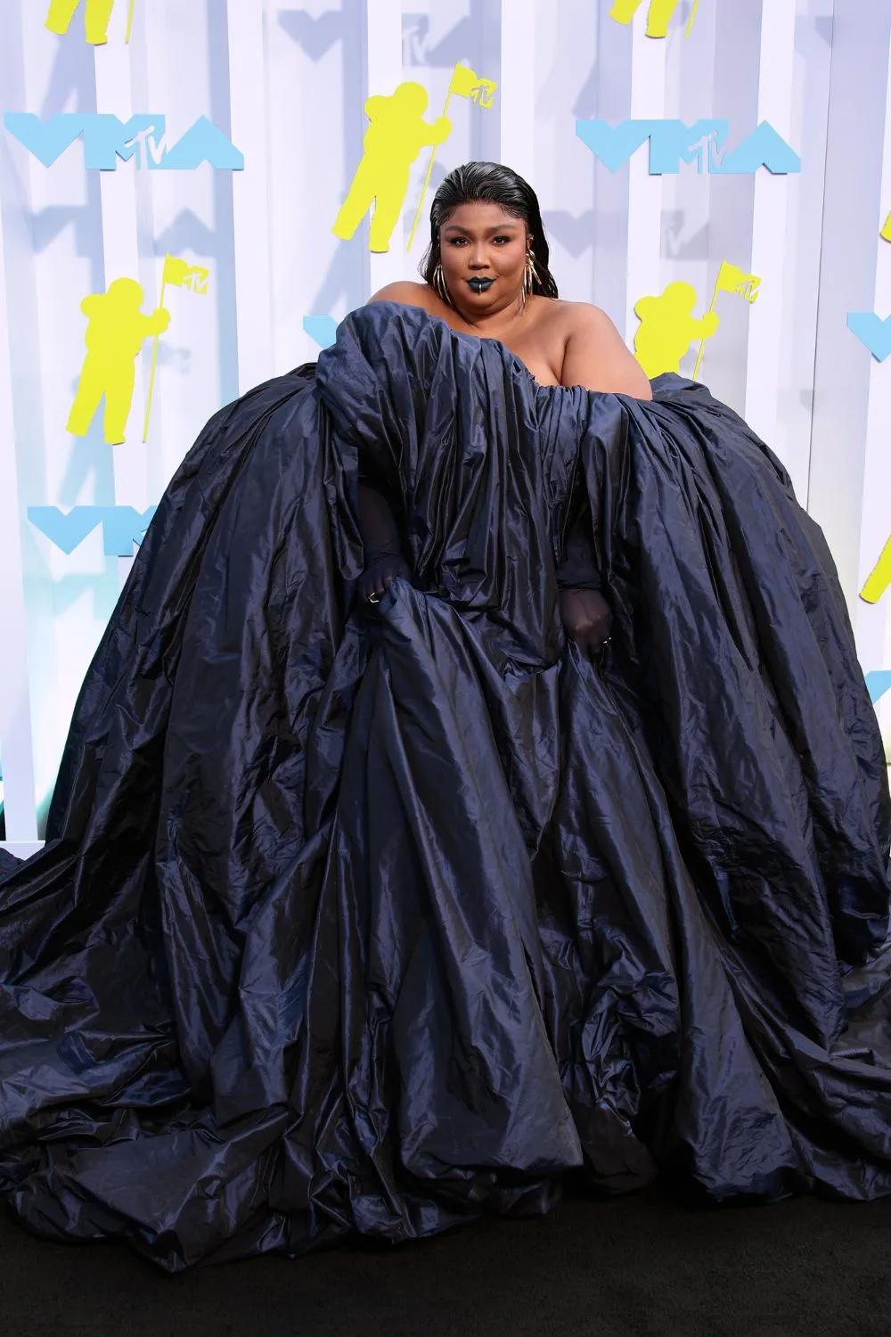 most-outrageous-mtv-vma-outfits