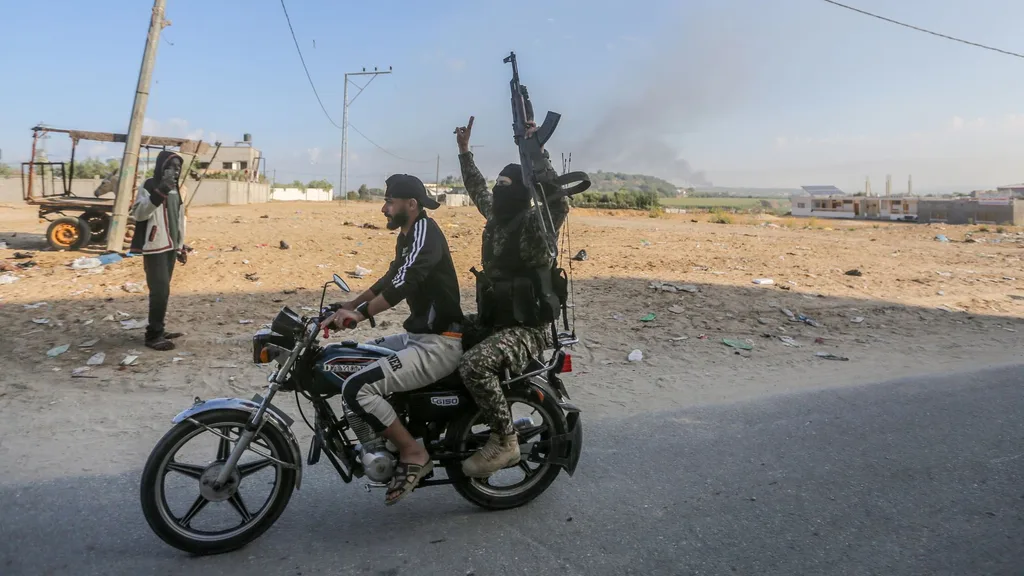 militants-at-beit-hanoun-erez-crossing