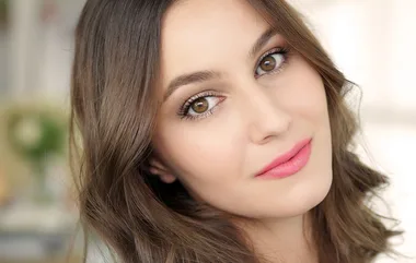 Why this beauty vlogger shaves her face