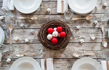 5 Ways to Style a Beautiful Christmas Table