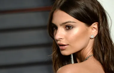 Emily Ratajkowski now has the hair we all want
