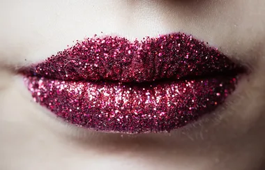 Glitter on your lips? Emma Stone says yes