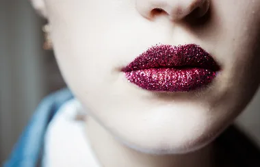I tried the glitter lips trend Hollywood is obsessed With. Here’s What Happened.