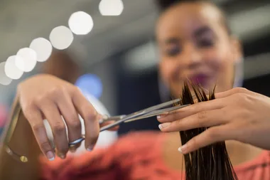 US hairdressers in *genius* move to fight domestic violence 