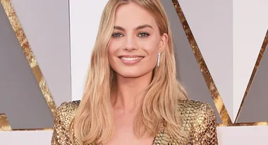 You’ll Never Guess What Margot Robbie Served For Dessert At her Wedding