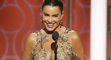 Sofia Vergara’s On Stage Gaffe At Golden Globes Leaves Viewers Scratching Their Heads