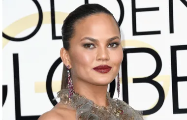 This is how you get Chrissy Teigen’s Golden Globes look