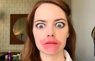 I tried Emma Stone’s Golden Globes lip mask