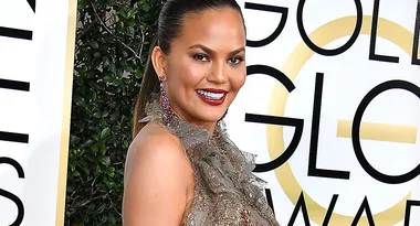 Chrissy Teigen Just Drunk Tweeted Her Stretch Marks