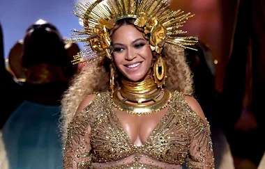 Pregnant Beyonce Proved Her Status As A Goddess In Stunning Grammys Performance